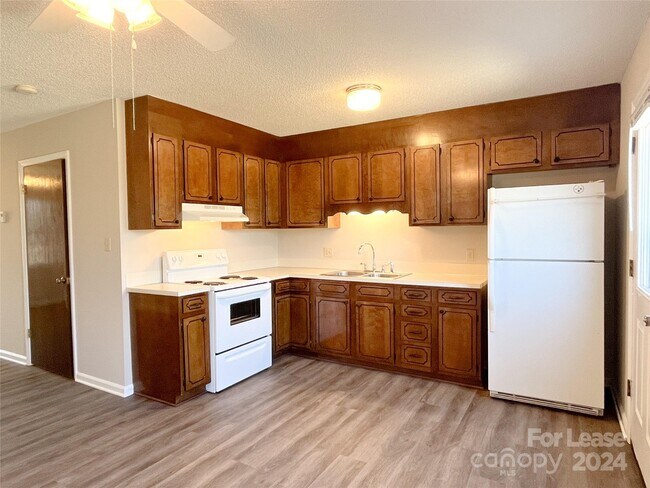 Building Photo - 4835 Horseshoe Bend Rd