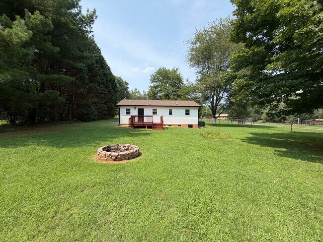 Building Photo - Newly Remodeled