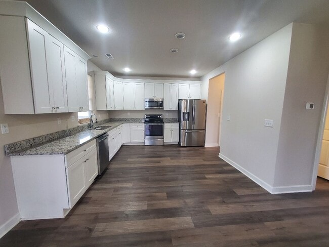 Building Photo - Luxurious 4BR/2.5BA Home with Spacious Living Spaces and Elegant Touches