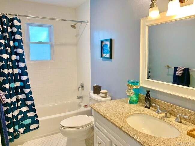 Building Photo - 61 Kings Point Rd