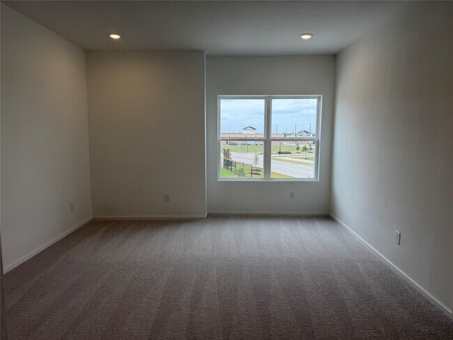 Building Photo - 2226 Salinas Dr