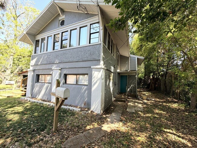 Building Photo - Downstairs 2BR/1BA Riverside Duplex Apartment