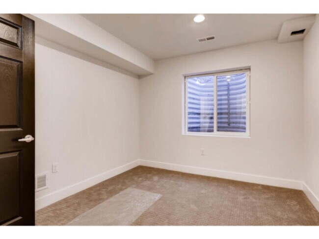 Building Photo - 15576 Olmsted Pl