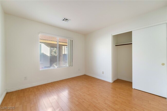 Building Photo - 11000 Vallerosa St