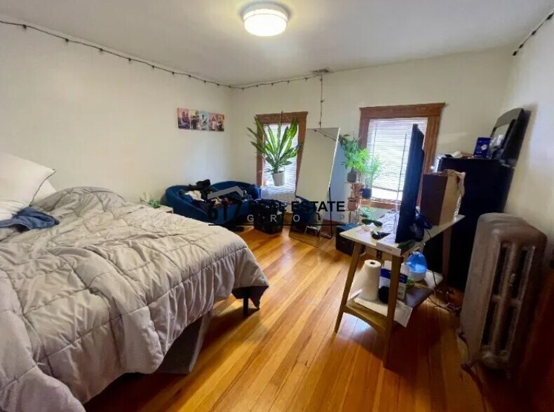 Building Photo - 449 Broadway