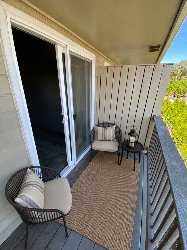 Building Photo - The Selah Apartment You’ve Been Searching For!