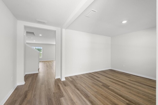 Building Photo - Spacious 5 Bedroom in Parrish!