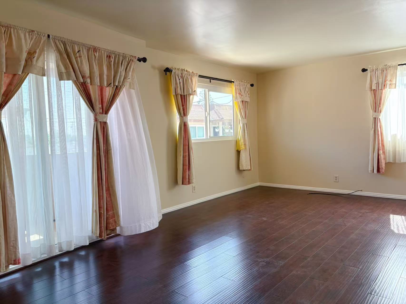Master Bedroom - 4340 Muscatel Ave