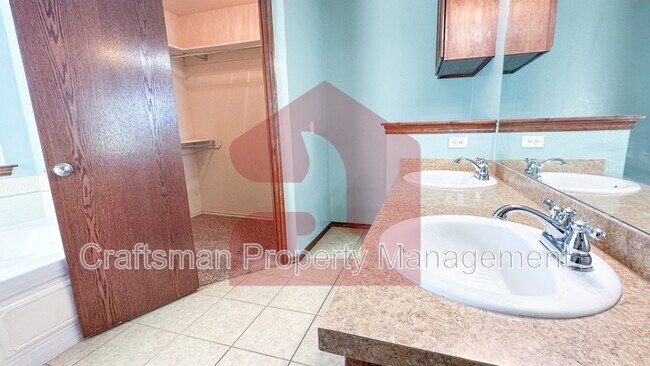 Building Photo - 1704 January Pl