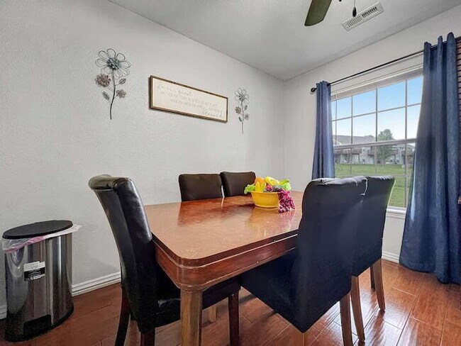 Building Photo - FULLY FURNISHED 2BR Condo