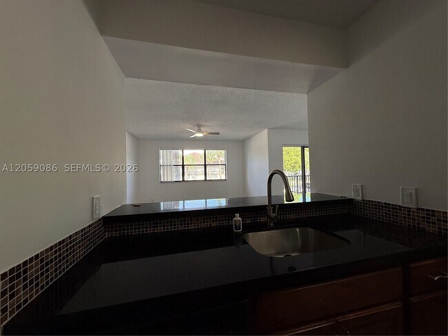 Building Photo - 510 S Park Rd
