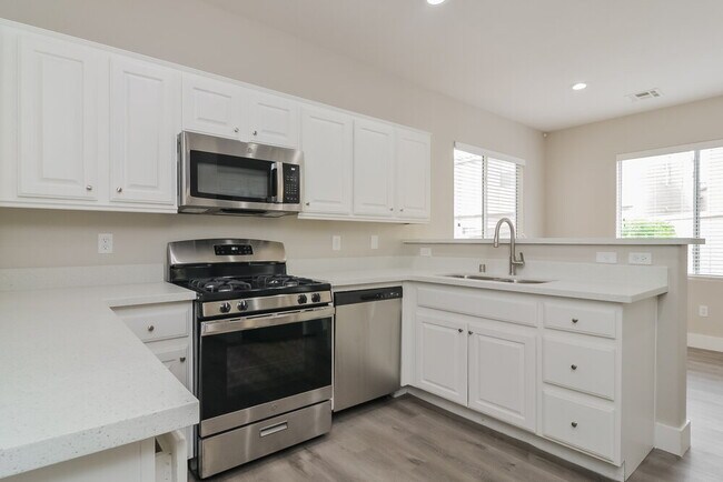 Building Photo - 6556 La Placita Ave