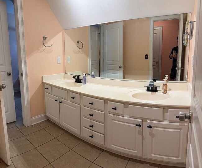 Building Photo - 4 BED/2 BATH PRIVATE DECATUR ESTATE FOR LEASE IN DECATUR