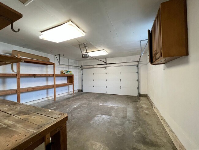 Building Photo - TENTATIVELY RENTED 3 Bedroom 2 Bathroom Na...