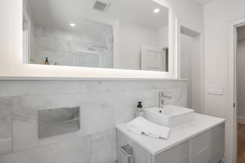 Building Photo - 413 8th St NE