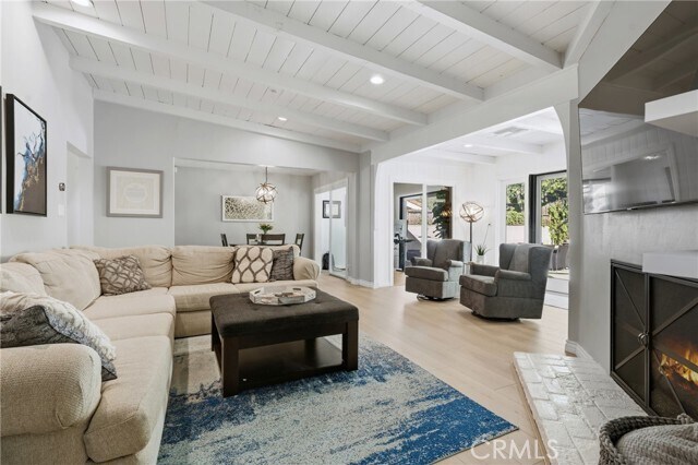 Building Photo - 5244 Vanalden Ave