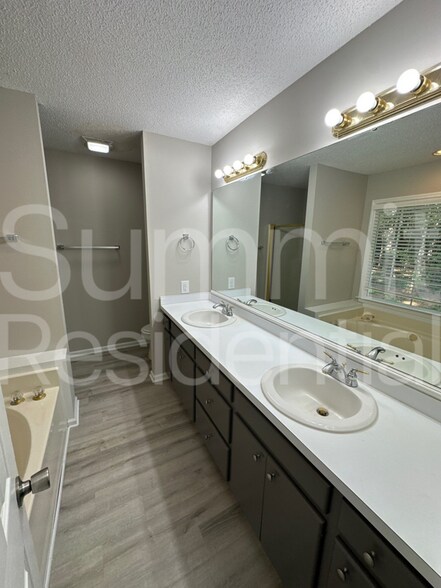 Building Photo - 7112 Deer Brook St