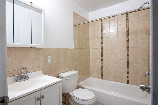 Building Photo - 544 S 49th St