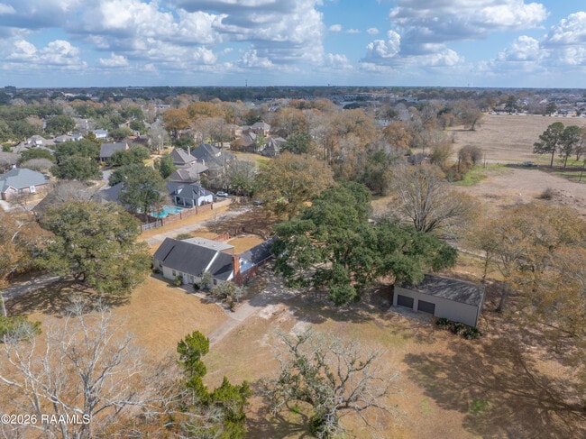 Building Photo - 1401 E Bayou Pkwy