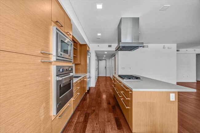 Building Photo - Luxury Elevated Living 1 Bed 1.5 Bath Condo at Skyline OC