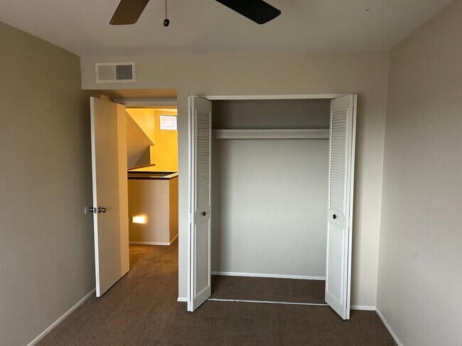 Building Photo - 2 bed + Bonus Room/Loft and 2 car garage