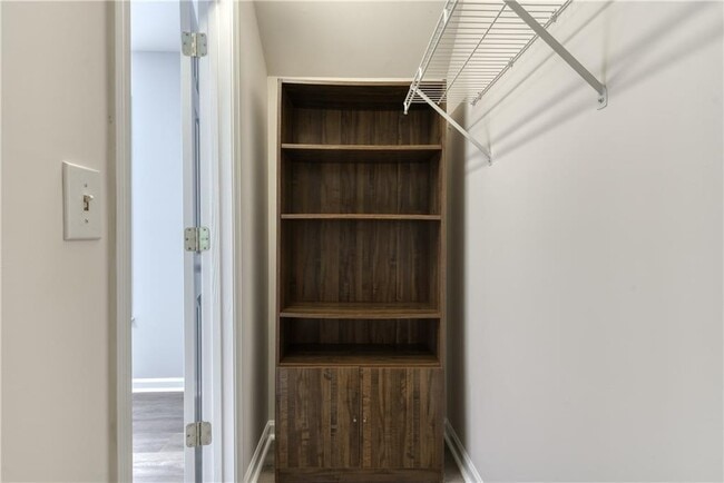 Building Photo - 355 Lamme Chase