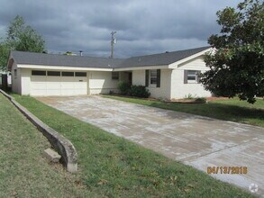 Building Photo - NICE NW HOME