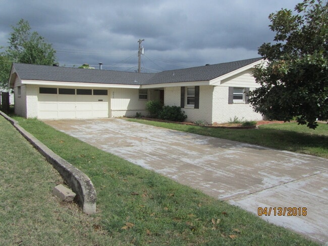 Primary Photo - NICE NW HOME