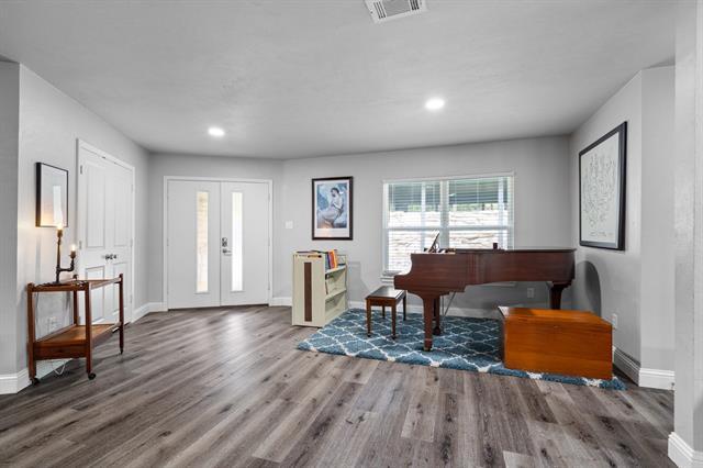 Building Photo - 3417 Shady Oaks Dr