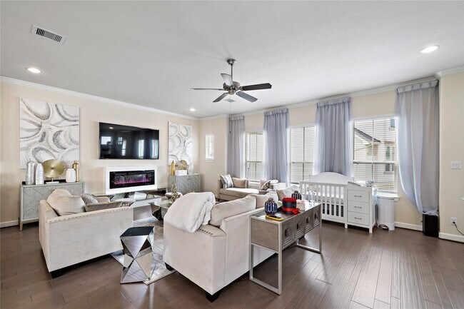 Building Photo - 2009 Royal Landing Dr