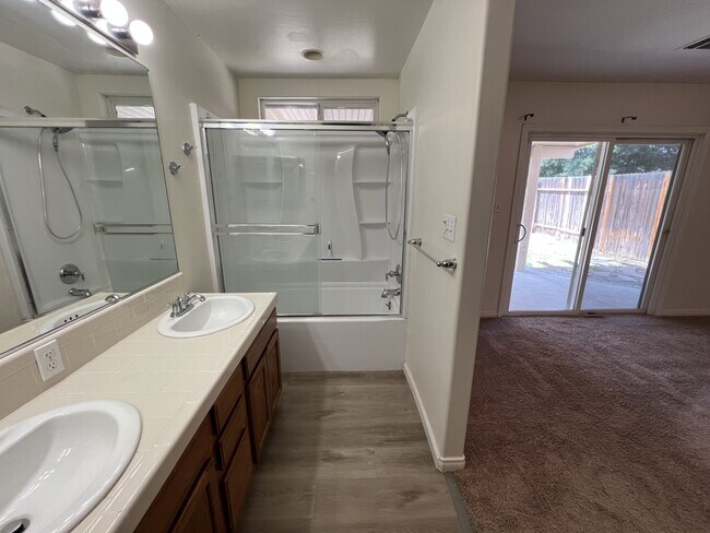 Building Photo - 5605 Scatena Isle Dr