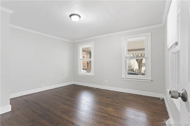 Building Photo - 393 Huntington St