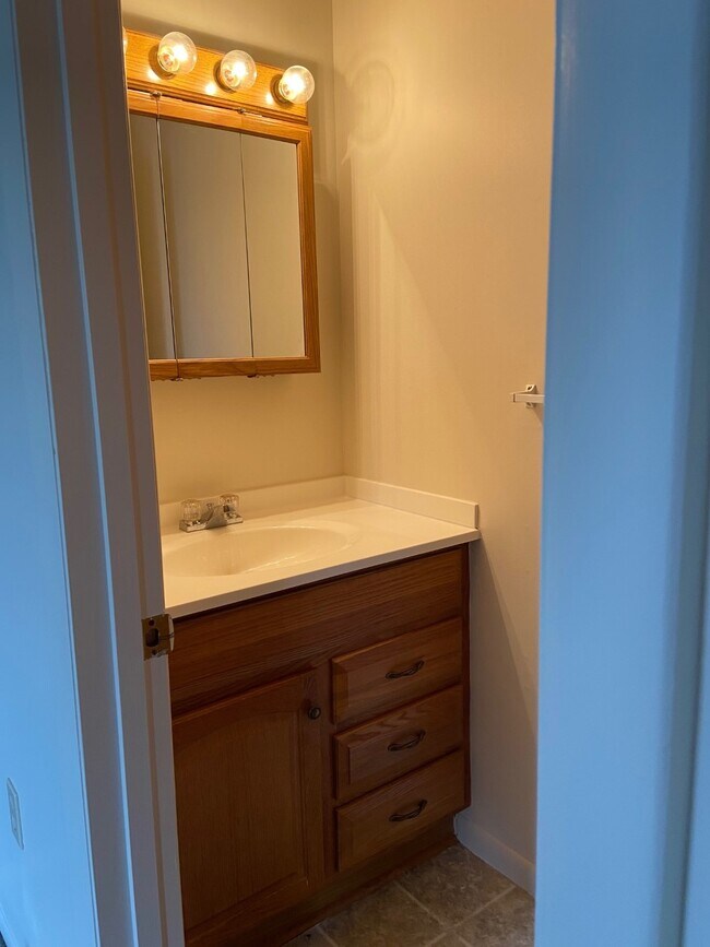 Building Photo - 813 Trustway Ct