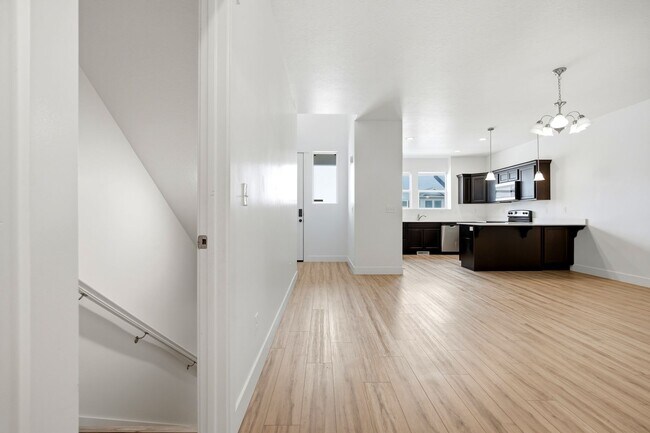 Building Photo - 1627 W Talus Rdg Dr