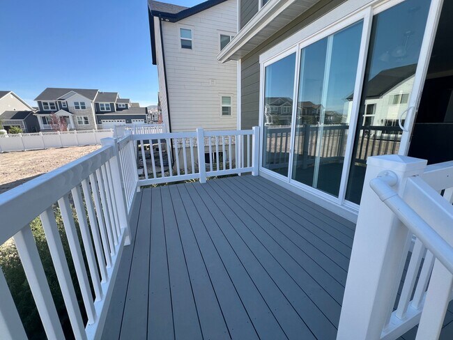 Building Photo - 13735 Devers Dr