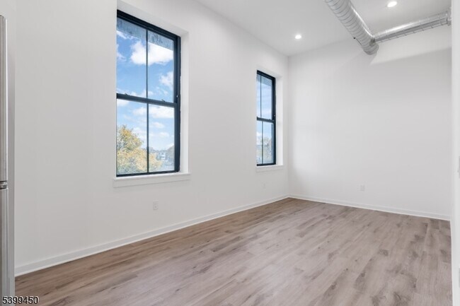 Building Photo - 70 Roseville Ave