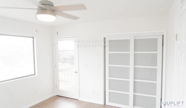 Building Photo - Spacious Townhome Just Minutes from the Be...