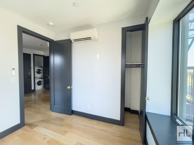 Building Photo - 4 AVENUE / Spacious South Slope 4-Bed, 2-B...