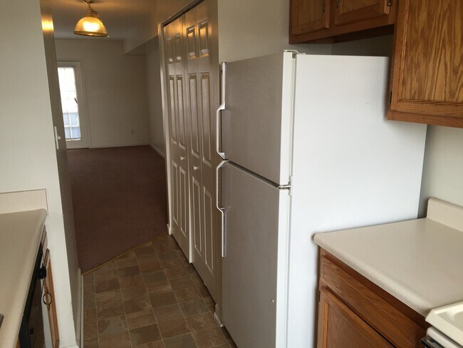 Building Photo - 2 Bed, 1.5 Bath Apartment in Shelbyville!