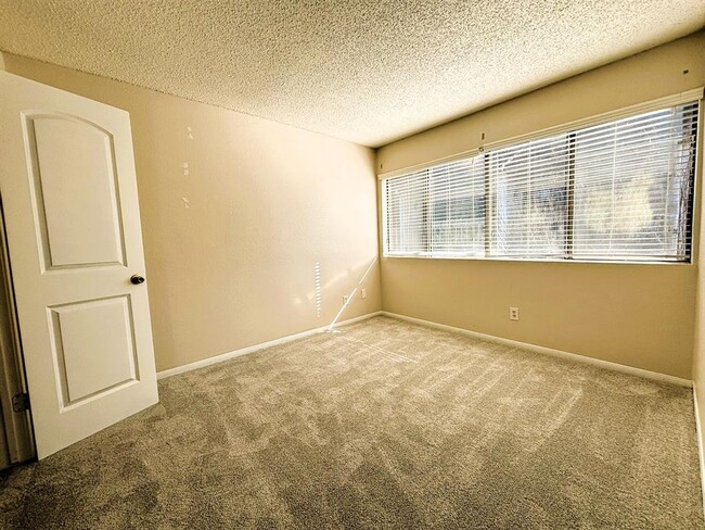 Building Photo - 12100 Melville Dr
