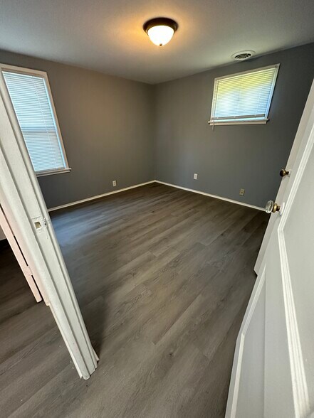 Building Photo - 1705 E Fox St