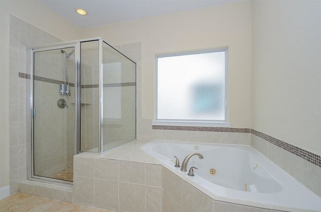 Building Photo - 1493 Silverado Dr