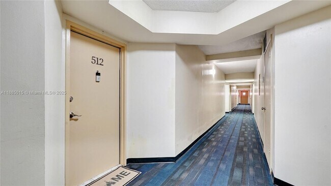 Building Photo - 1301 NE Miami Gardens Dr