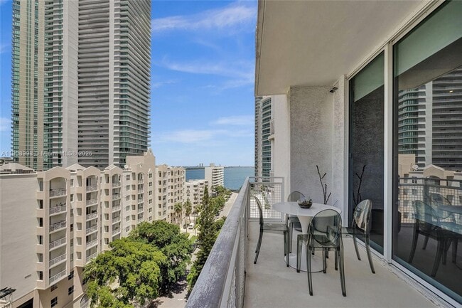 Building Photo - 444 NE 30th St