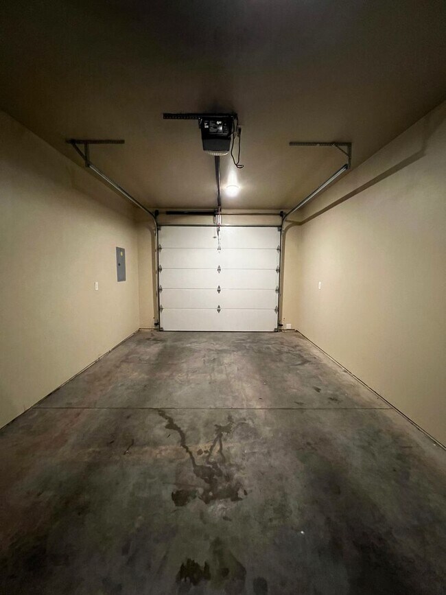 Building Photo - B606