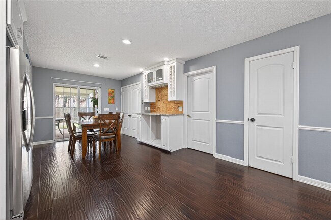 Building Photo - 35 Sheep Meadow Pl