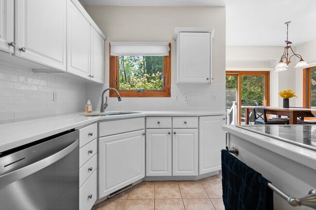 Building Photo - 254 Hunters Trail
