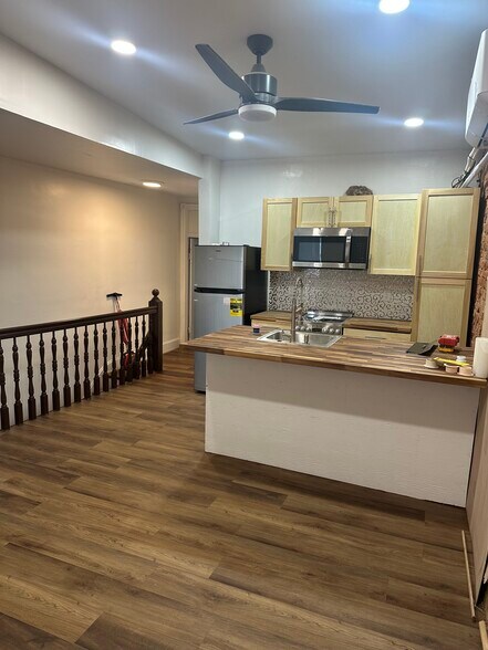 Kitchen 7 - 5018 Wayne Ave