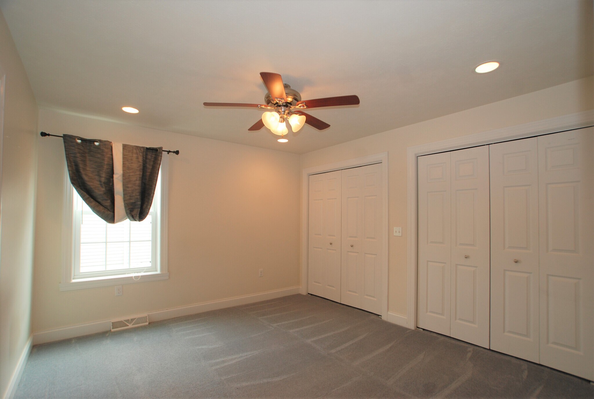 Building Photo - 808 W 2nd St