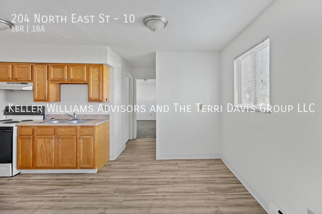 Building Photo - 204 N East St